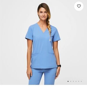 Figs Women's Ciel Blue 3 Pocket Casma Short Sleeve Top